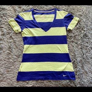 🥳HOST PICK🥳 ✔️Nike royal blue & lime green v-neck tee Medium